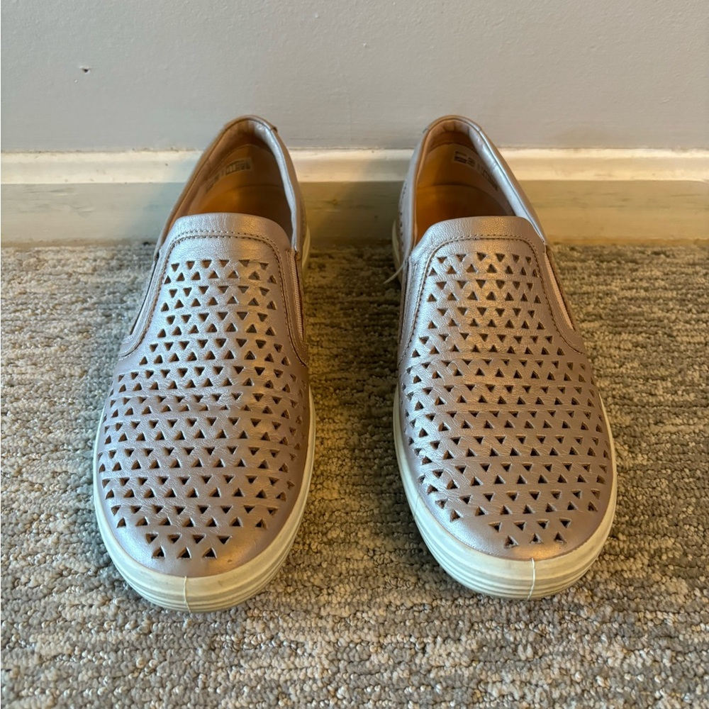 Ecco soft leather beige metallic size 39/8
